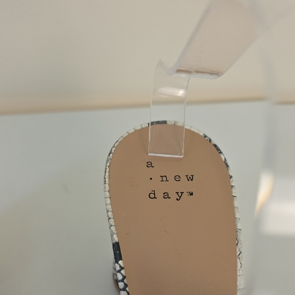 a new day Black and White Snakeskin Design Heels.  Size 9 - Picture 2 of 12